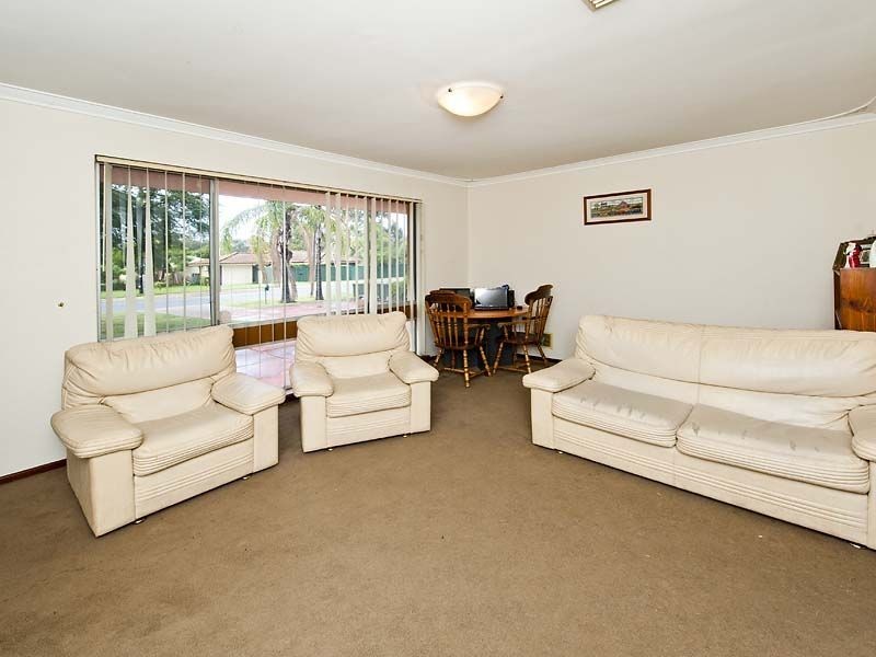 11 Moss Street, Huntingdale WA 6110