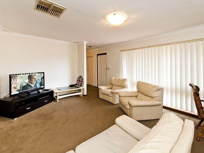 11 Moss Street, Huntingdale WA 6110