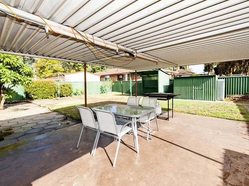 11 Moss Street, Huntingdale WA 6110