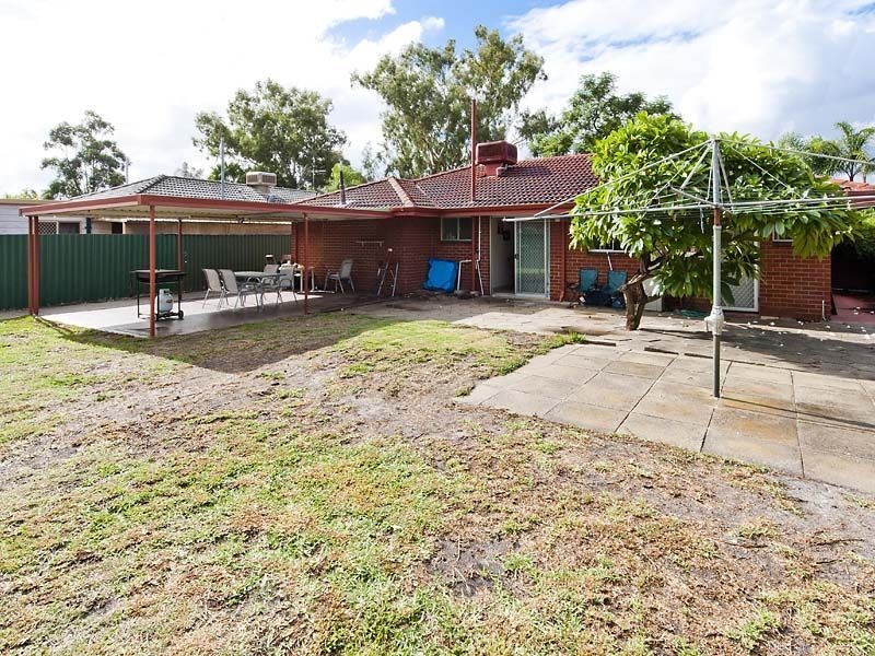 11 Moss Street, Huntingdale WA 6110