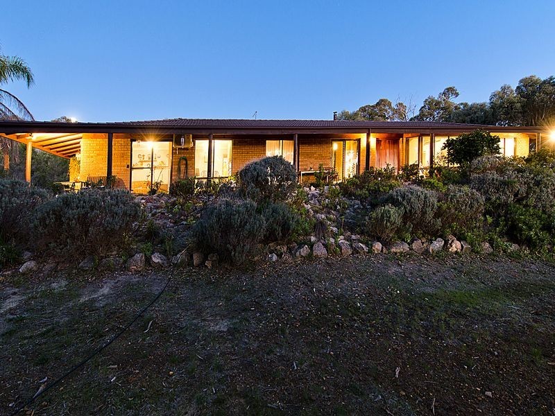 305 Holmes Road, Forrestfield WA 6058