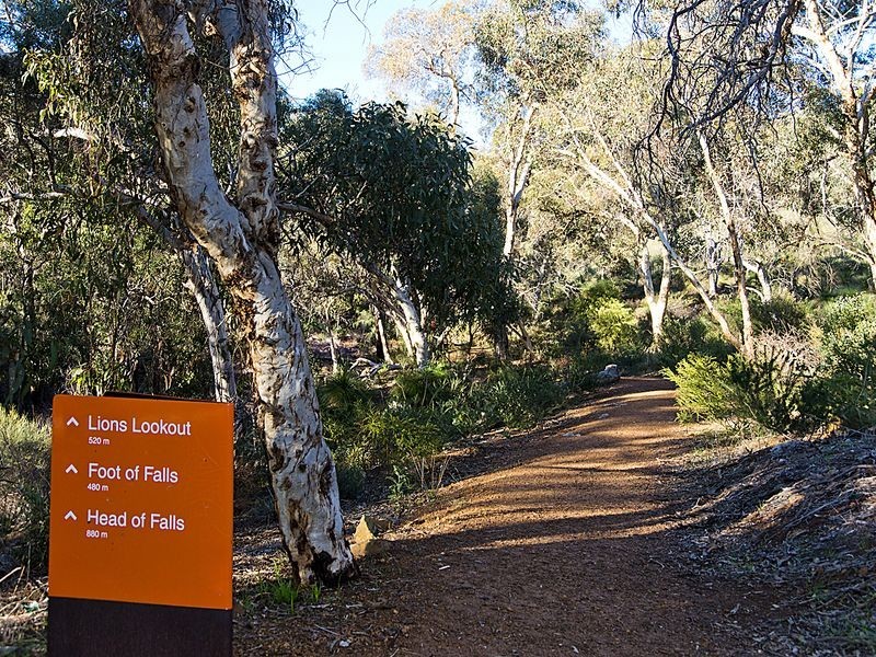 305 Holmes Road, Forrestfield WA 6058