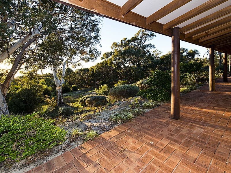 305 Holmes Road, Forrestfield WA 6058