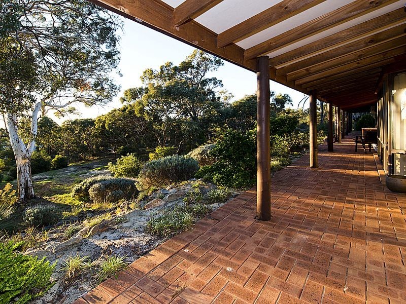 305 Holmes Road, Forrestfield WA 6058