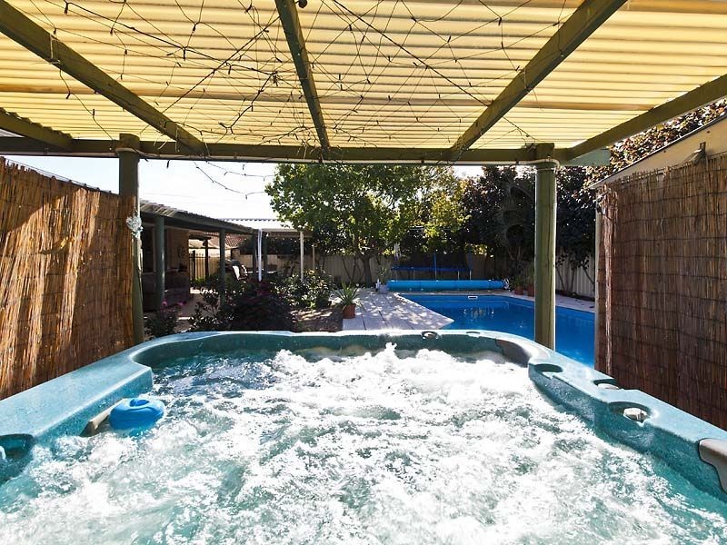 5 Acorn Close, Forrestfield WA 6058