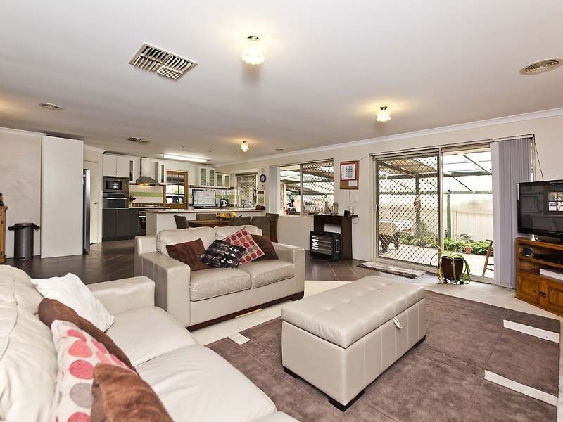5 Acorn Close, Forrestfield WA 6058