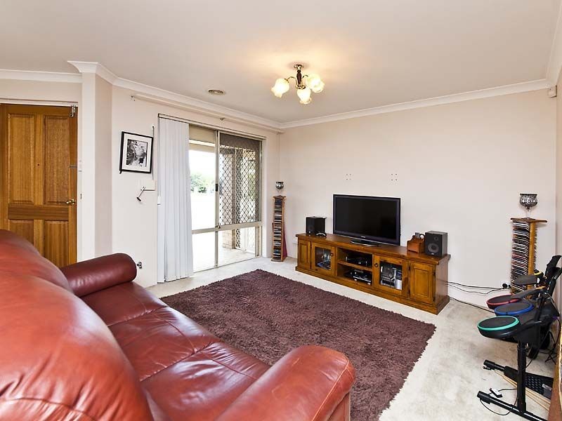 5 Acorn Close, Forrestfield WA 6058