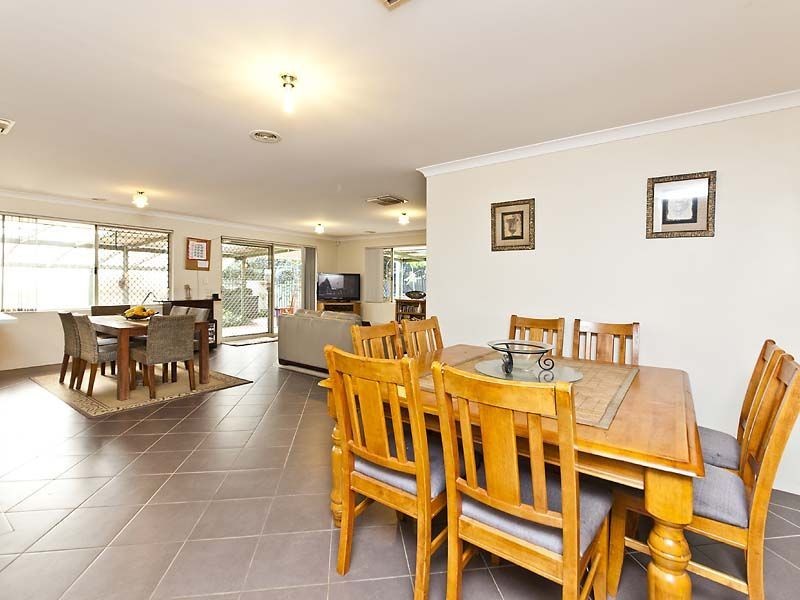 5 Acorn Close, Forrestfield WA 6058