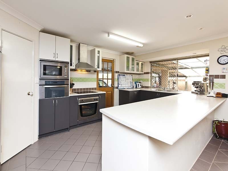 5 Acorn Close, Forrestfield WA 6058