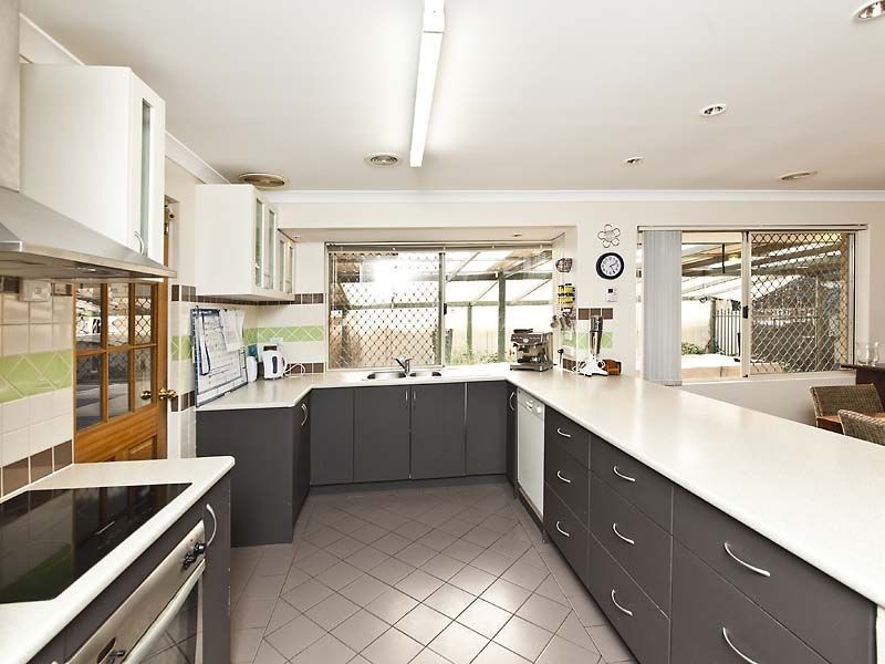 5 Acorn Close, Forrestfield WA 6058