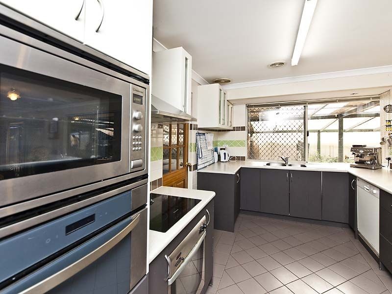 5 Acorn Close, Forrestfield WA 6058