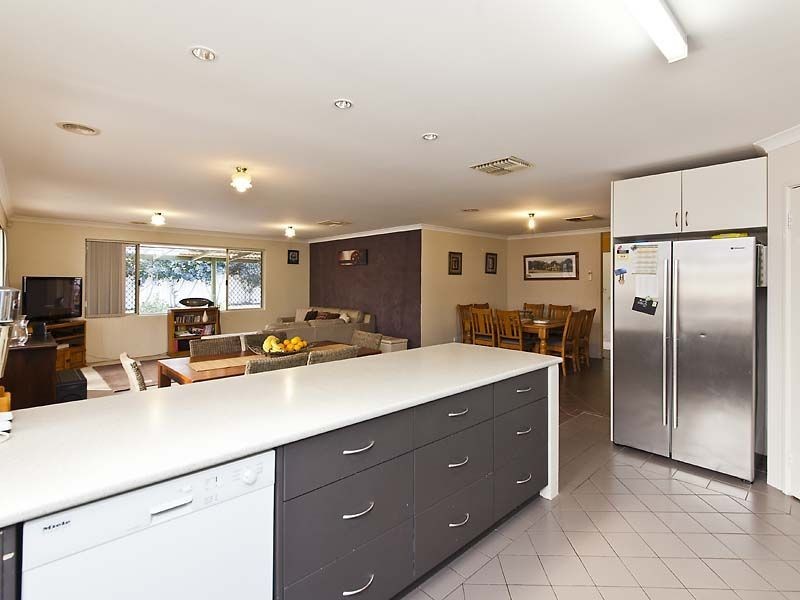 5 Acorn Close, Forrestfield WA 6058