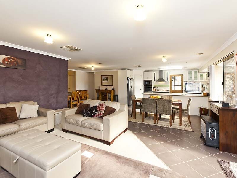 5 Acorn Close, Forrestfield WA 6058