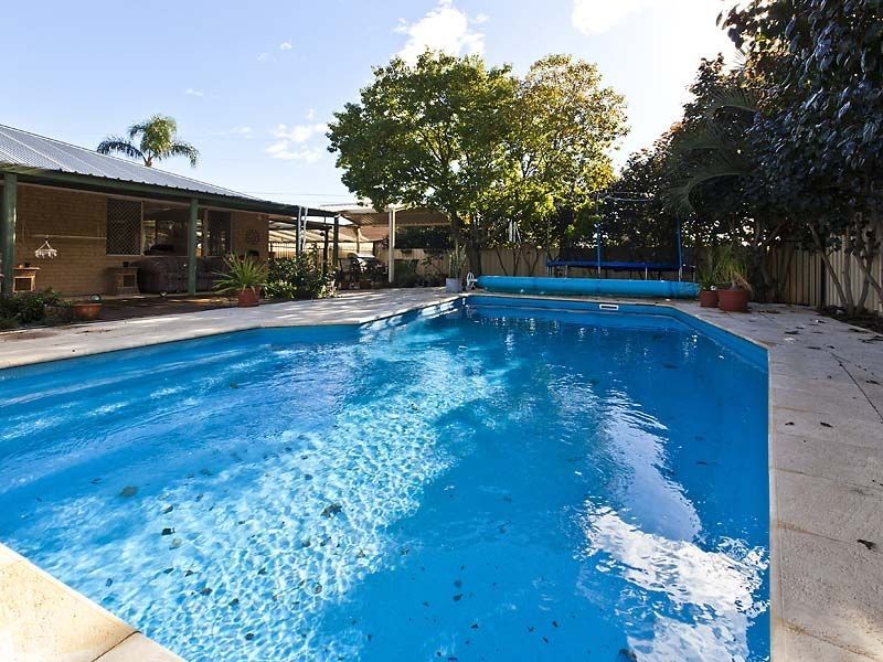 5 Acorn Close, Forrestfield WA 6058