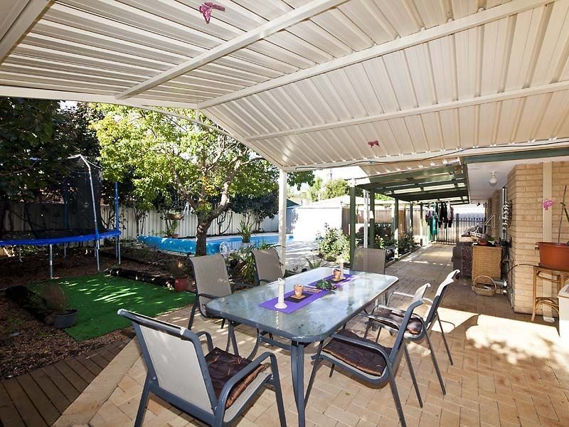 5 Acorn Close, Forrestfield WA 6058