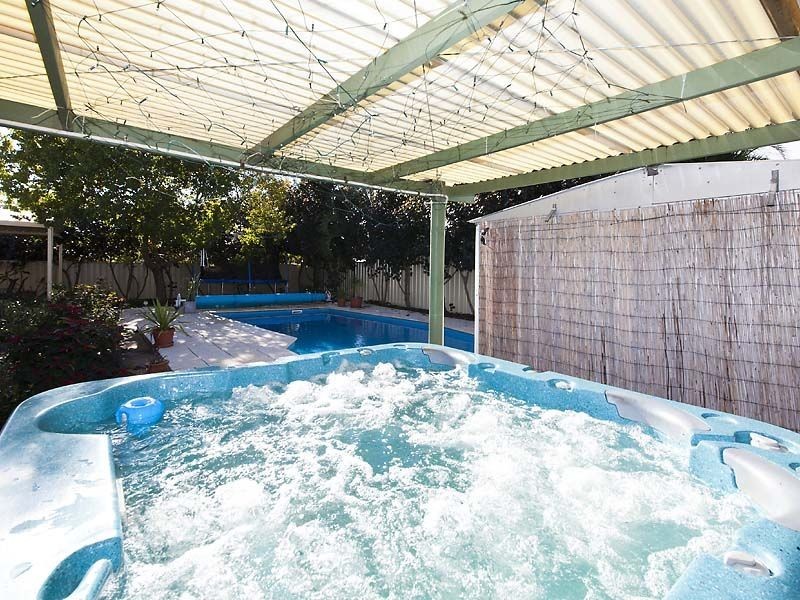 5 Acorn Close, Forrestfield WA 6058