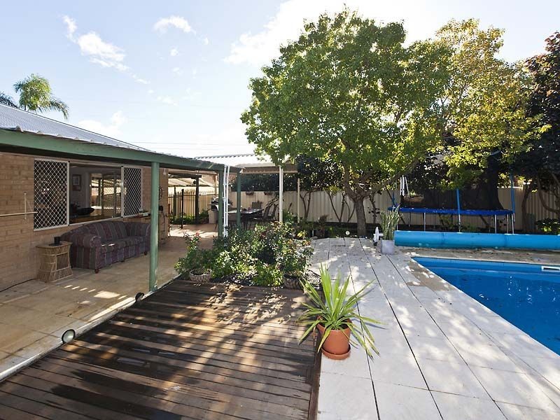 5 Acorn Close, Forrestfield WA 6058