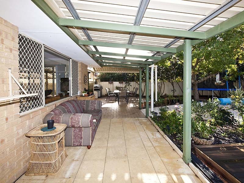 5 Acorn Close, Forrestfield WA 6058
