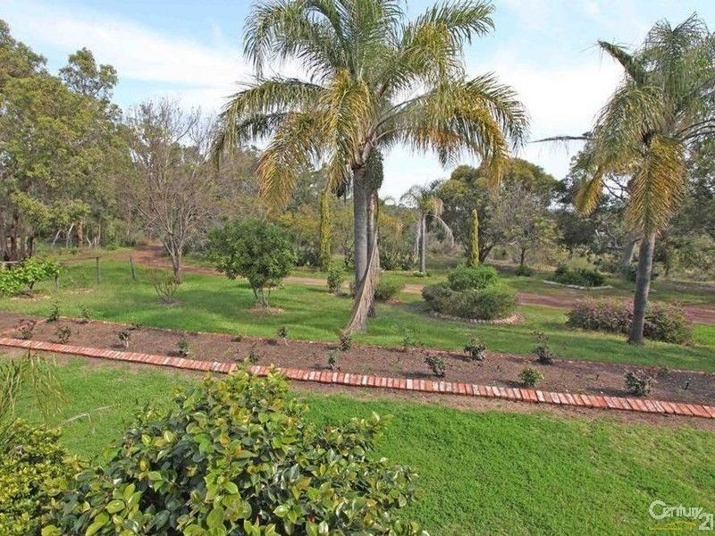 214 Holmes Road, Forrestfield WA 6058