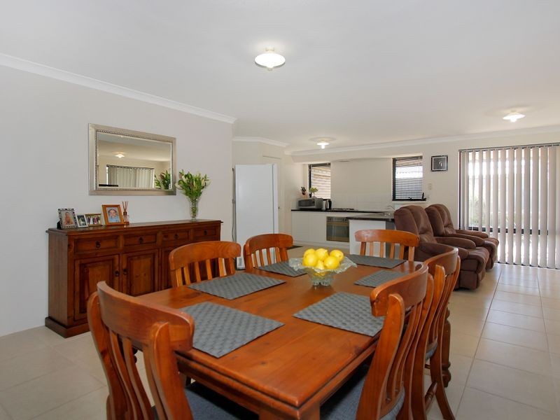 8 Plum Way, Forrestfield WA 6058