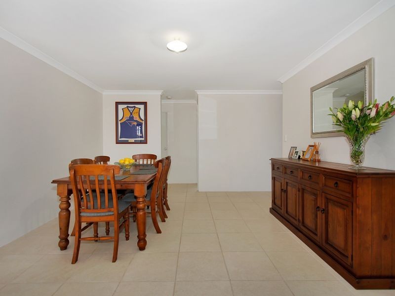 8 Plum Way, Forrestfield WA 6058