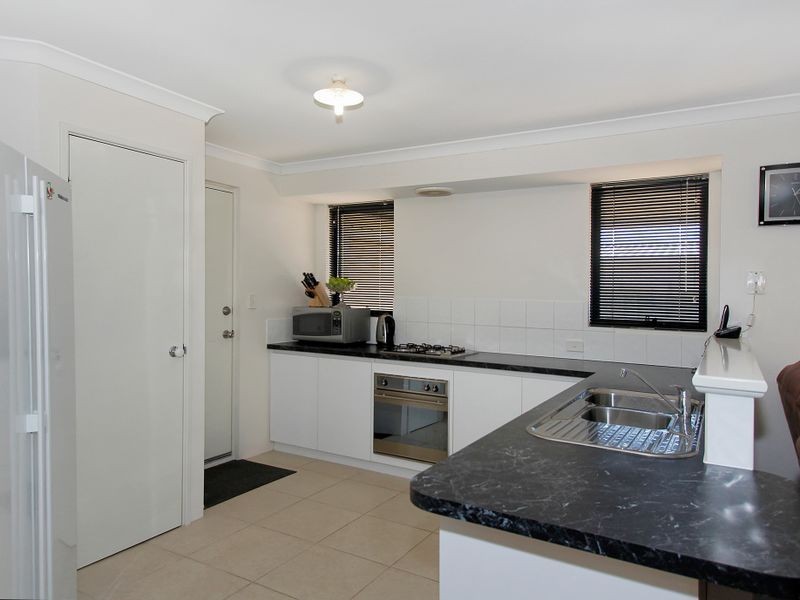 8 Plum Way, Forrestfield WA 6058