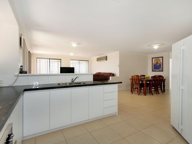 8 Plum Way, Forrestfield WA 6058