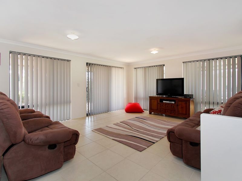 8 Plum Way, Forrestfield WA 6058