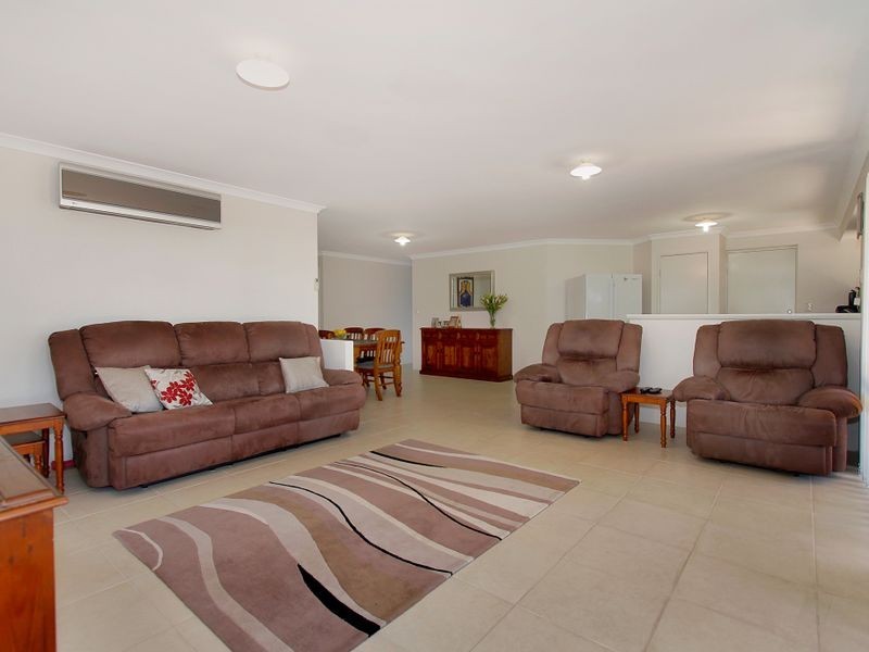 8 Plum Way, Forrestfield WA 6058