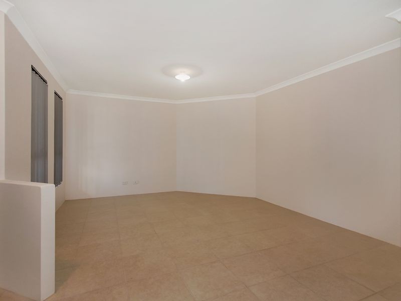 8 Plum Way, Forrestfield WA 6058