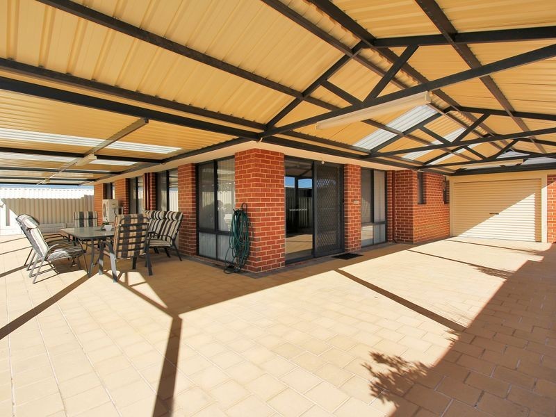 8 Plum Way, Forrestfield WA 6058