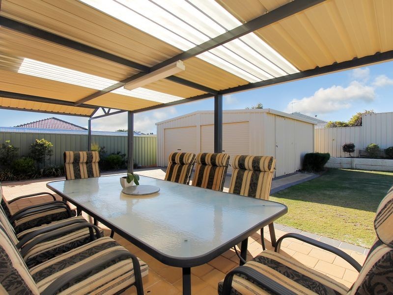 8 Plum Way, Forrestfield WA 6058