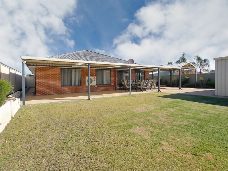 8 Plum Way, Forrestfield WA 6058