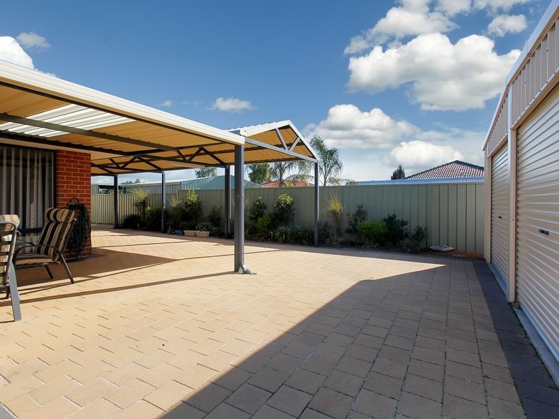 8 Plum Way, Forrestfield WA 6058