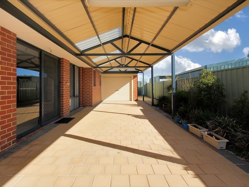 8 Plum Way, Forrestfield WA 6058