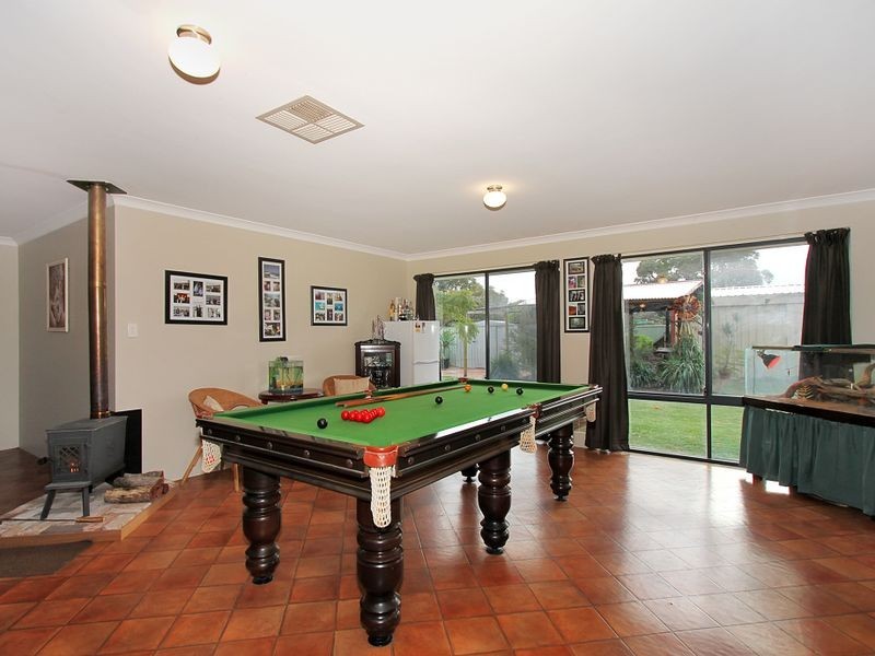 79 Fruit Tree Crescent, Forrestfield WA 6058