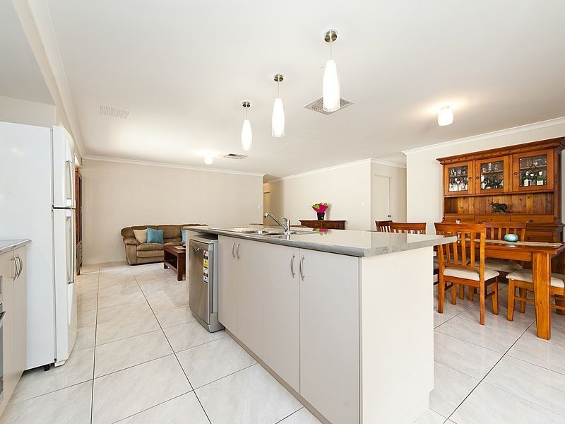 25 Lovett Drive, Forrestfield WA 6058