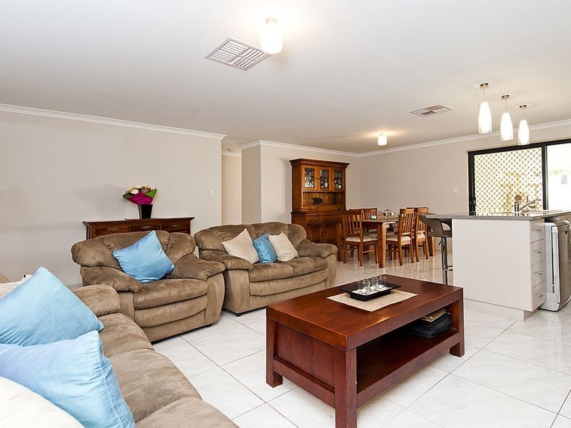 25 Lovett Drive, Forrestfield WA 6058