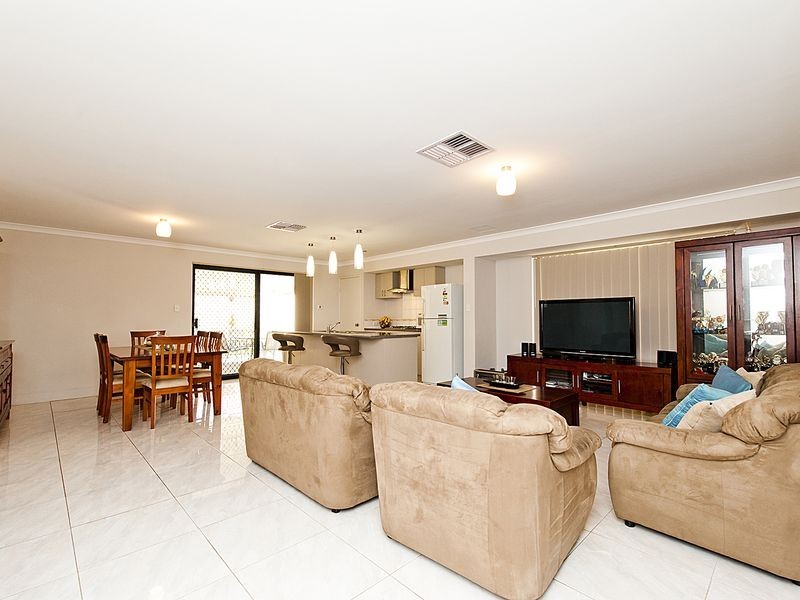 25 Lovett Drive, Forrestfield WA 6058