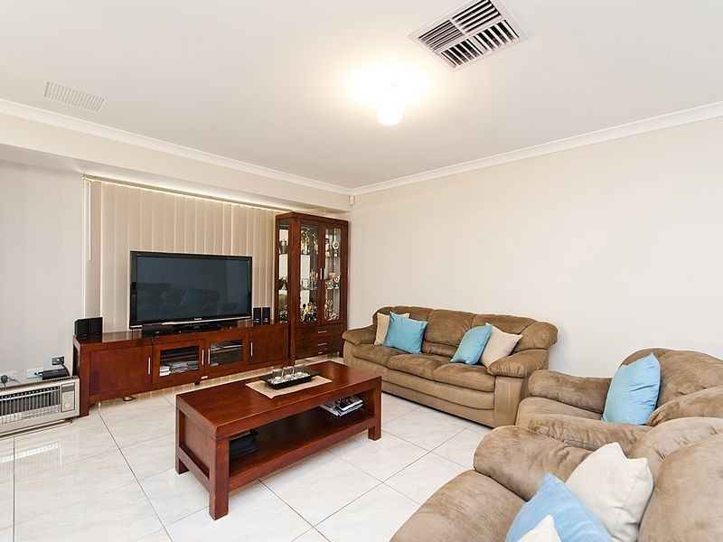 25 Lovett Drive, Forrestfield WA 6058