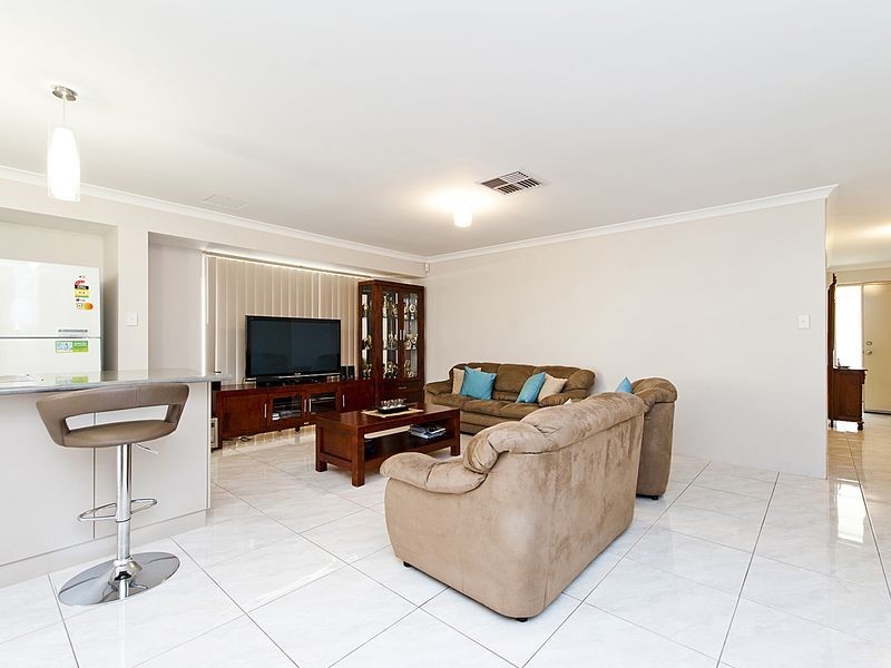 25 Lovett Drive, Forrestfield WA 6058