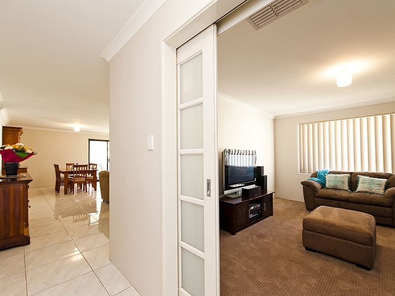 25 Lovett Drive, Forrestfield WA 6058
