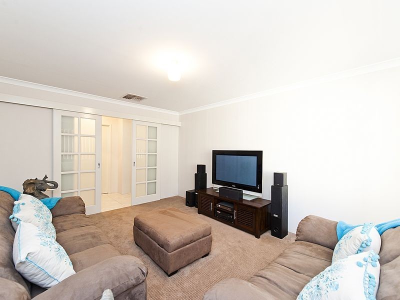 25 Lovett Drive, Forrestfield WA 6058