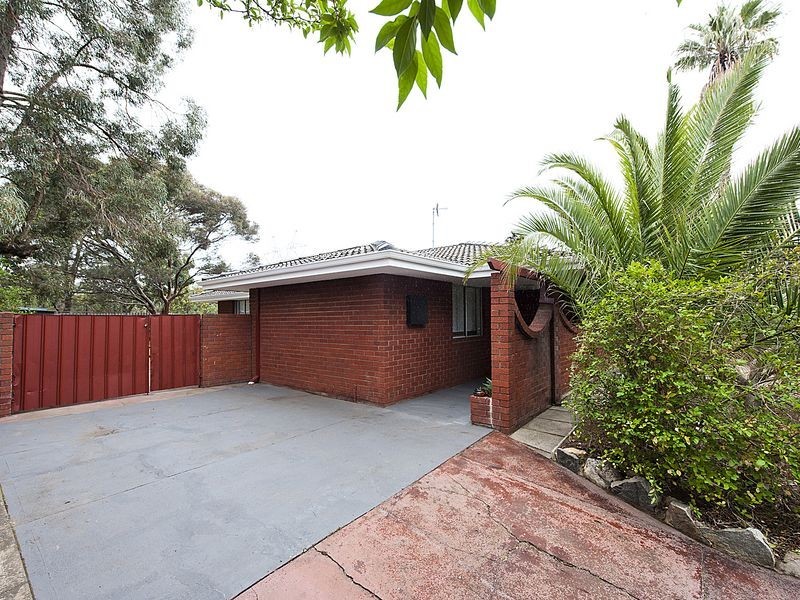 7 Moira Avenue, Forrestfield WA 6058