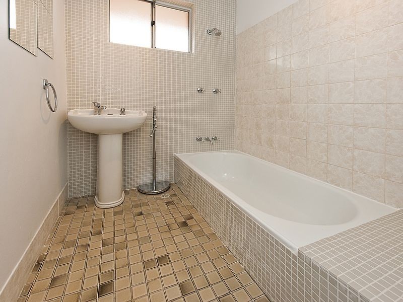 7 Moira Avenue, Forrestfield WA 6058