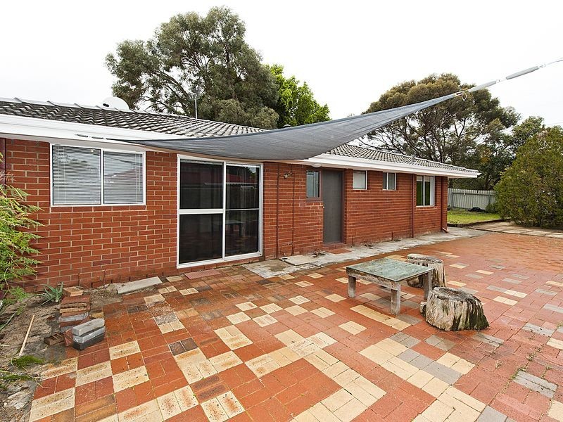 7 Moira Avenue, Forrestfield WA 6058