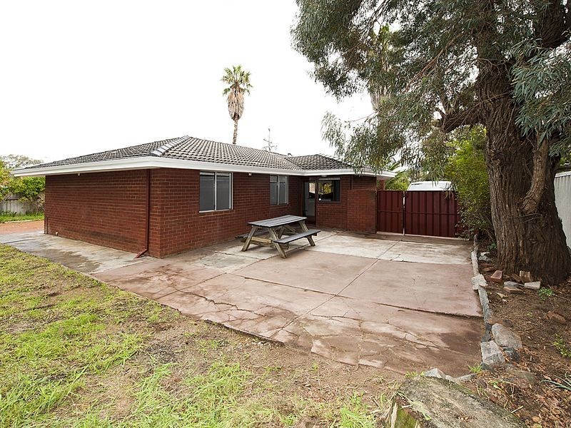 7 Moira Avenue, Forrestfield WA 6058