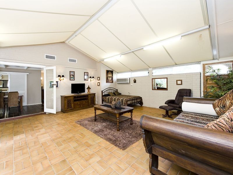 129 Railway Road, Gooseberry Hill WA 6076