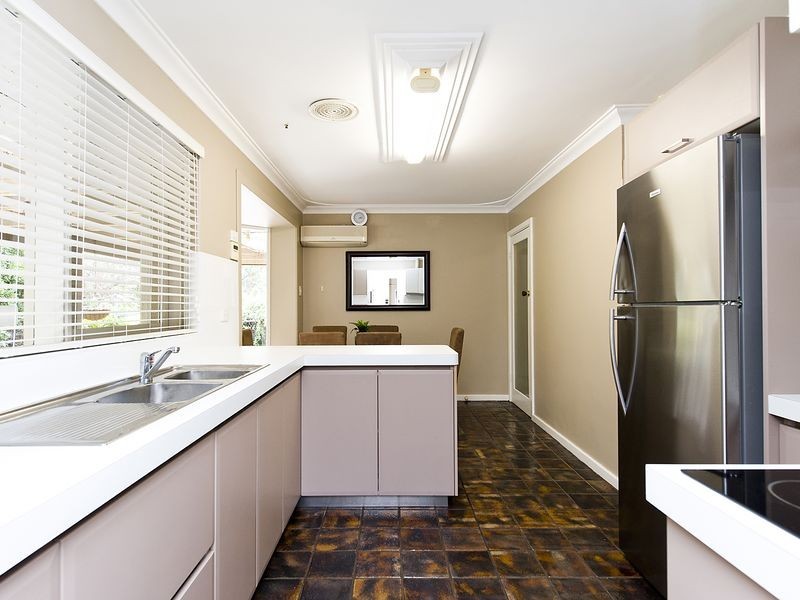 129 Railway Road, Gooseberry Hill WA 6076