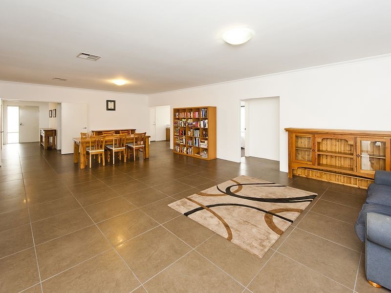71 The Promenade, Wattle Grove WA 6107